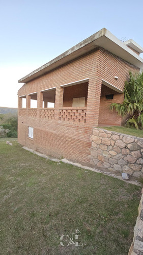 Casa De 4 Dormitorios En Terreno De 1.755m2 En Icho Cruz