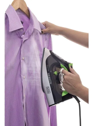 Ferro de Passar Roupa Black Decker Modelo FX2700 Com Vaporizador Sistema Antigotejamento 110V