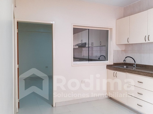Imagen 2 de 9 de Apartamento En Alquiler, La Candelaria