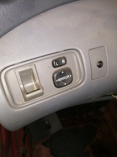 Imagen 1 de 2 de Mando De Retrovisores Yaris 2002