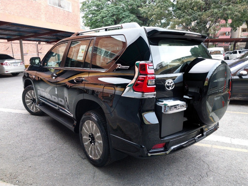 Imagen 6 de 16 de Toyota Prado 70 Aniversario 2022