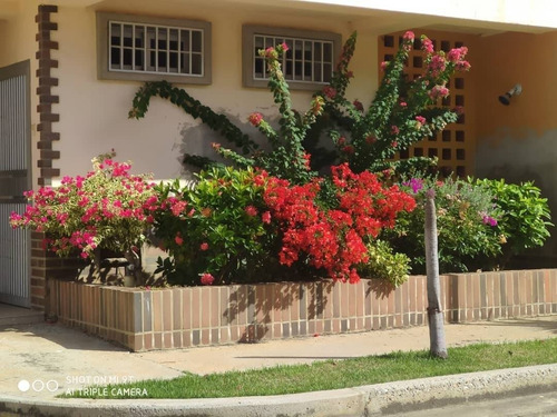 Imagen 11 de 12 de Century21 Vende Espectacular Tonwhouse