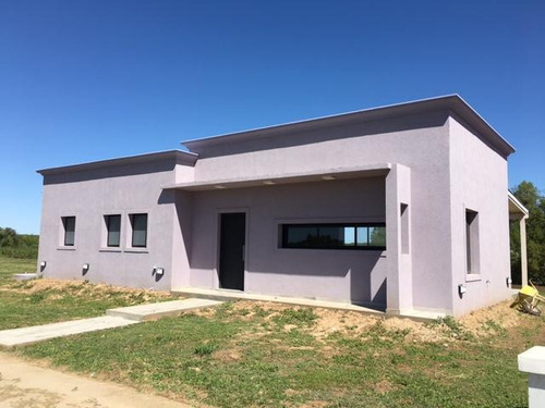 Imagen 1 de 19 de Casa - Canal Del Este