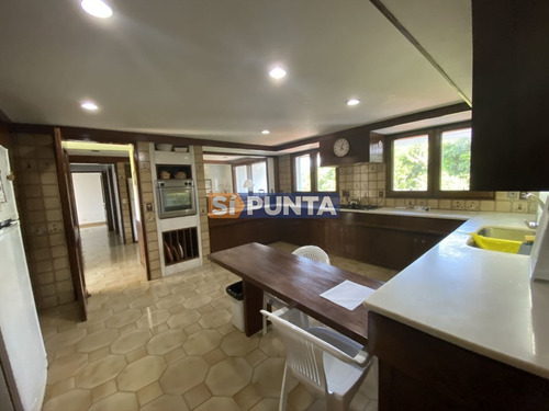Imagen 8 de 30 de Dos Casas En Brava 5 Dormitorios + Doble Dependencia ,piscina,gran Parque Y Vista Al Mar
