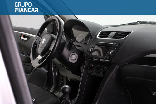 Imagen 7 de 14 de Suzuki Swift Gl 2015