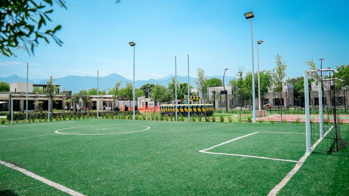 Casa En Venta En Los Lirios En Montemorelos