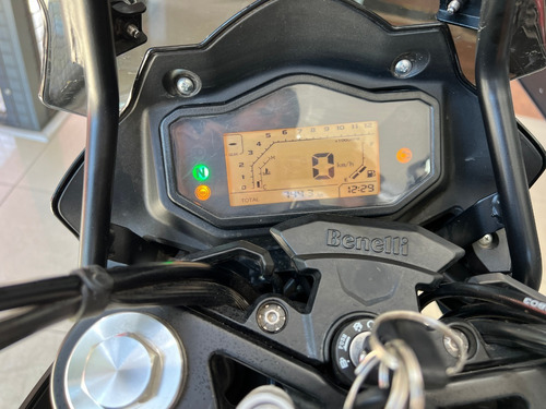 Imagen 11 de 16 de Benelli Trk 251 Abs 0km