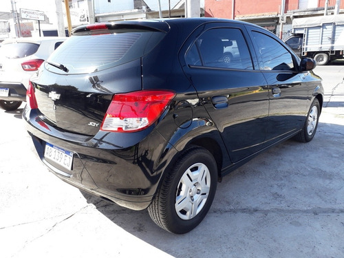 Imagen 4 de 14 de Chevrolet Onix 2017 1.4 Joy Ls + 98cv