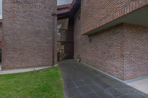 Lj Ramos | Vende | Casa En Campo Chico, Pilar | Luminosa Y Amplia C/ Pileta |