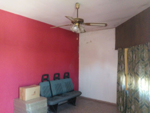Casa De 4 Ambientes Y 2 Baños En Bernal Oeste.
