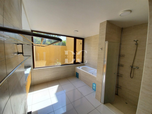 Casa En Venta De 5 Dorm. En Colina Chicureo, Las Brisas