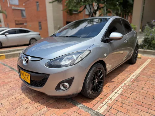Mazda 2 .