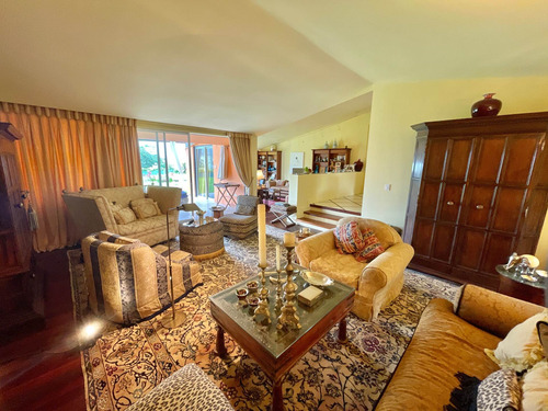 En Venta Casa 550m2 3h+s/5b+s/5p La Lagunita