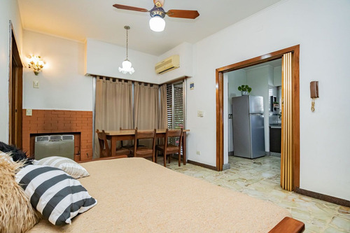 Venta Casa 5 Amb. En Caseros Con Pileta Y Cochera
