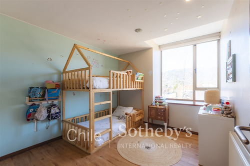 Casa En Venta De 4 Dorm. En Lo Barnechea