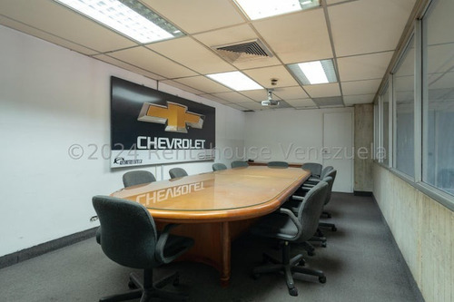 LG Vendo Local Comercial, El Concesionario De Carros Más Grande De Caracas, Ubicado En Santa Rosalía Av. Roosevelt