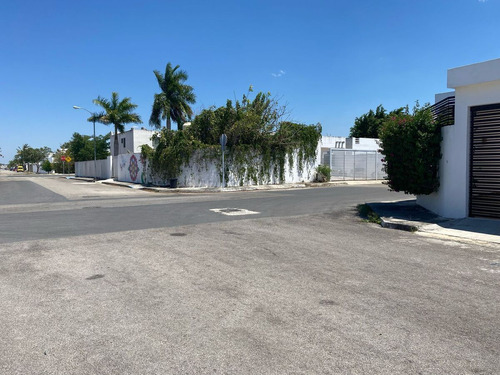 ¡casa Amueblada En Esquina Con Paneles Solares En Las Américas, Mérida!