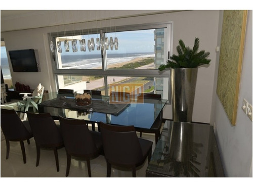 Apartamento En Brava, 3 Dormitorios - Ref: 10113
