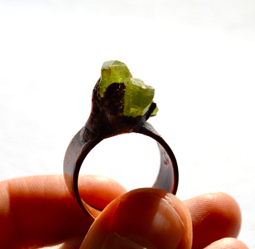 Imagen 6 de 7 de Anillo Piedra Preciosa Peridoto Y Cobre, Joyas De Autor