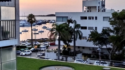 Imagen 2 de 14 de Apartamento Con Vista Al Puerto - Punta Del Este Punta Del Este