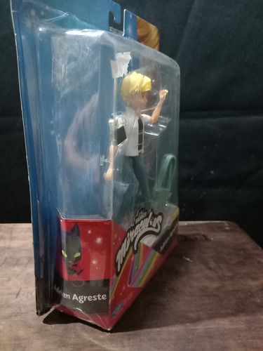 Figura Adrien Agreste De La Serie Miraculous Ladybug (Usado)