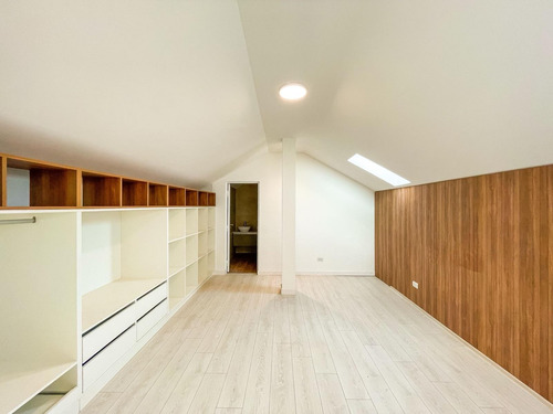 Casa En Venta - 4 Dormitorios 3 Baños - Cochera - 302,40mts2 - Mar Del Plata