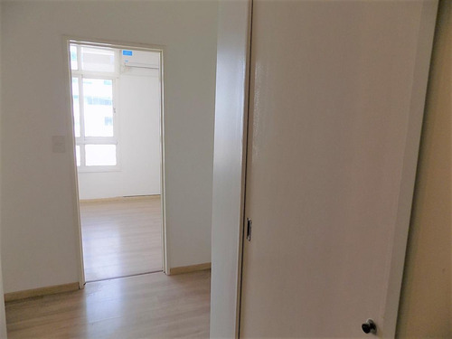 Imagen 14 de 30 de Venta Oficina 2 Amb San Nicolas Centro Luminosa Baño Completo