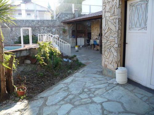 Importante Casa En Villa Sarmiento-