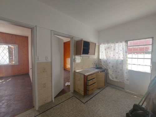 Casa Con Jardin , 2 Dormitorios, Cochera Y Apto Al Fondo
