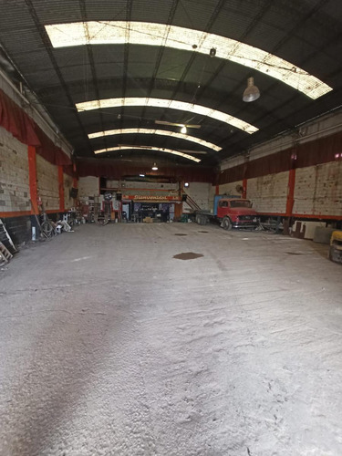 Galpon En Venta - Apto Camiones - A Metros De Juan B. Justo