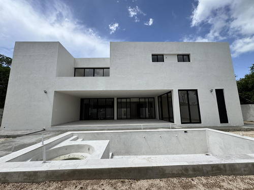 Casa En Venta Merida, Komchen En Privada, Entrega Inmediata.