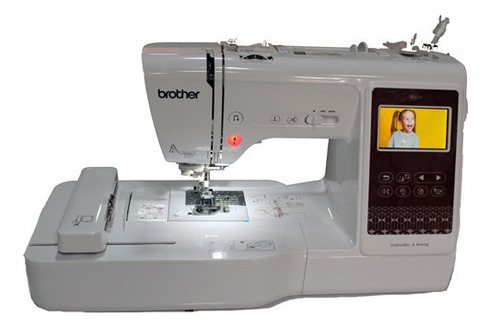 Máquina De Coser Y Bordar Brother Se725 Color Blanco 110V