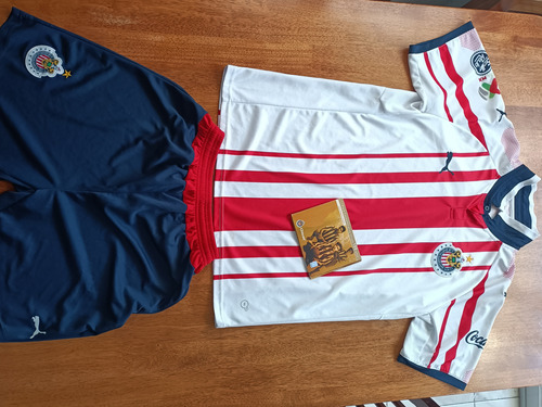 Uniforme Chivas Más Medalla Plata 100 Aniversario 