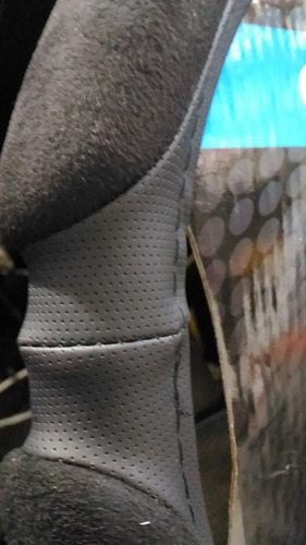 Imagen 8 de 9 de Cubre Volante Suede Gamuza Sintetica Negro Suave Acolchado