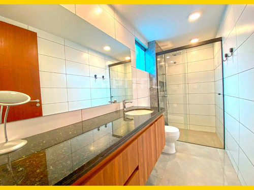 Moderna Casa En Venta En El Urubo Condominio Mirage