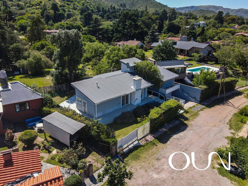 Casa En Venta En La Cumbre- Zona Golf.