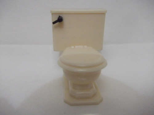 B. Antigo- Vaso Sanitário Miniatura Em Plástico Duro Anos 60