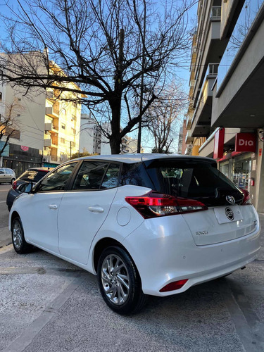 Imagen 4 de 25 de Toyota Yaris 2022 1.5 107cv Xls Cvt