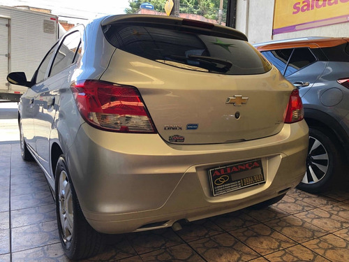 Imagem 3 de 11 de Chevrolet Onix 2018 1.0 Joy 5p