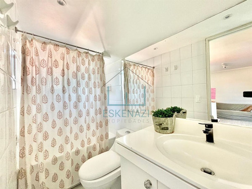 Remodelada!! Impecable Casa En Venta De 5 Dorm. La Dehesa.