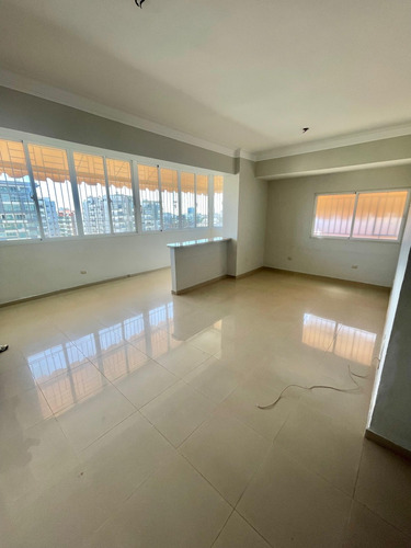 Se Vende Apartamento Clásico En Evaristo Morales 