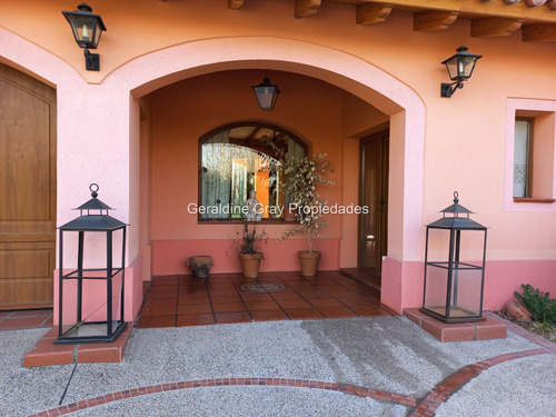 Venta Casa 3 Dormitorios Cipolletti Con Cochera
