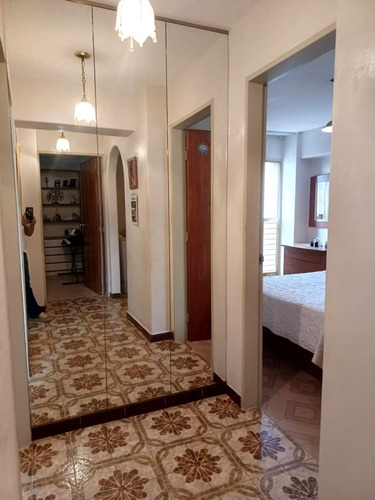 Se Alquila Espacioso Y Cómodo Apartamento En Urbanización Cerrada