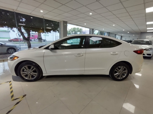 Imagen 3 de 13 de Hyundai Elantra