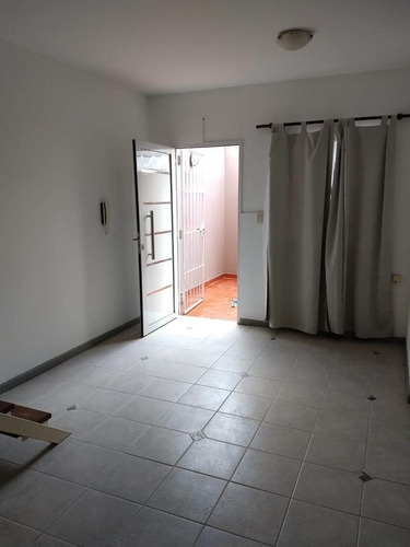 Imagen 1 de 13 de Se Vende Casa De Pasillo, 2 Dormitorios, Zona Arroyito - Alberdi.