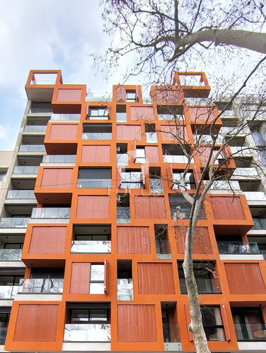 Venta Apartamento 2 Dormitorios, Cocina Definida Y Terraza Al Frente En Centro