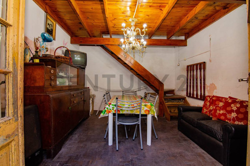 En Venta Casa De Pasillo A Reciclar En Pichincha, Rosario.