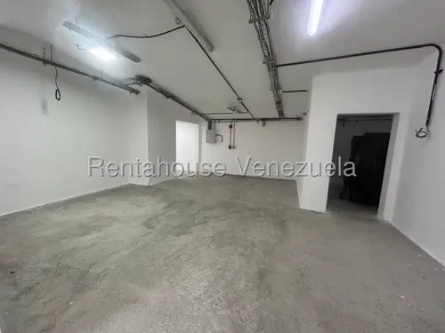Casa Comercial En Alquiler, La Trinidad Mls #25-21193
