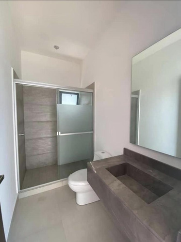 Imagen 8 de 12 de Casa En Venta En Fraccionamiento Lomas Del Vergel, Zona Carretera Nacional (vav)