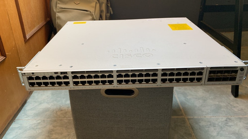 Cisco Switch C9300-24p-a + Módulo 9300-nm-8x Usado Excelente